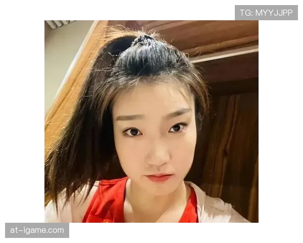 李梦随手一张家居照，橱柜里全是名牌盒子，我数着外卖券笑不出来